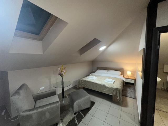 Jp Motel Mali Pariz Bor Exterior photo