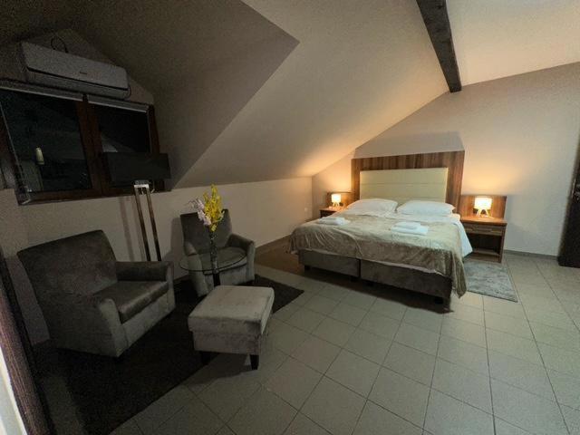 Jp Motel Mali Pariz Bor Exterior photo