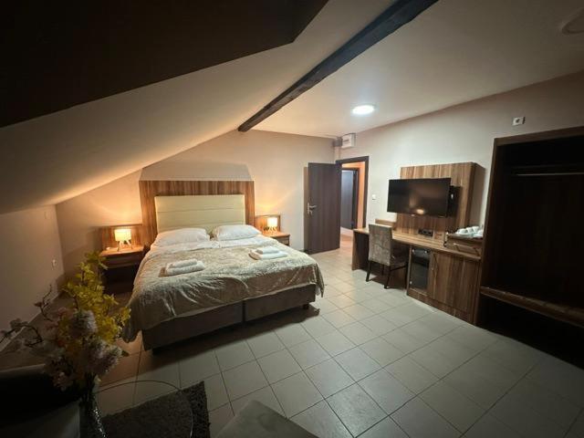 Jp Motel Mali Pariz Bor Exterior photo